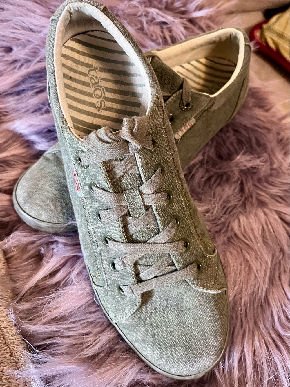 Taos Footwear Olive Green Low-Top Lace-Up Sneakers